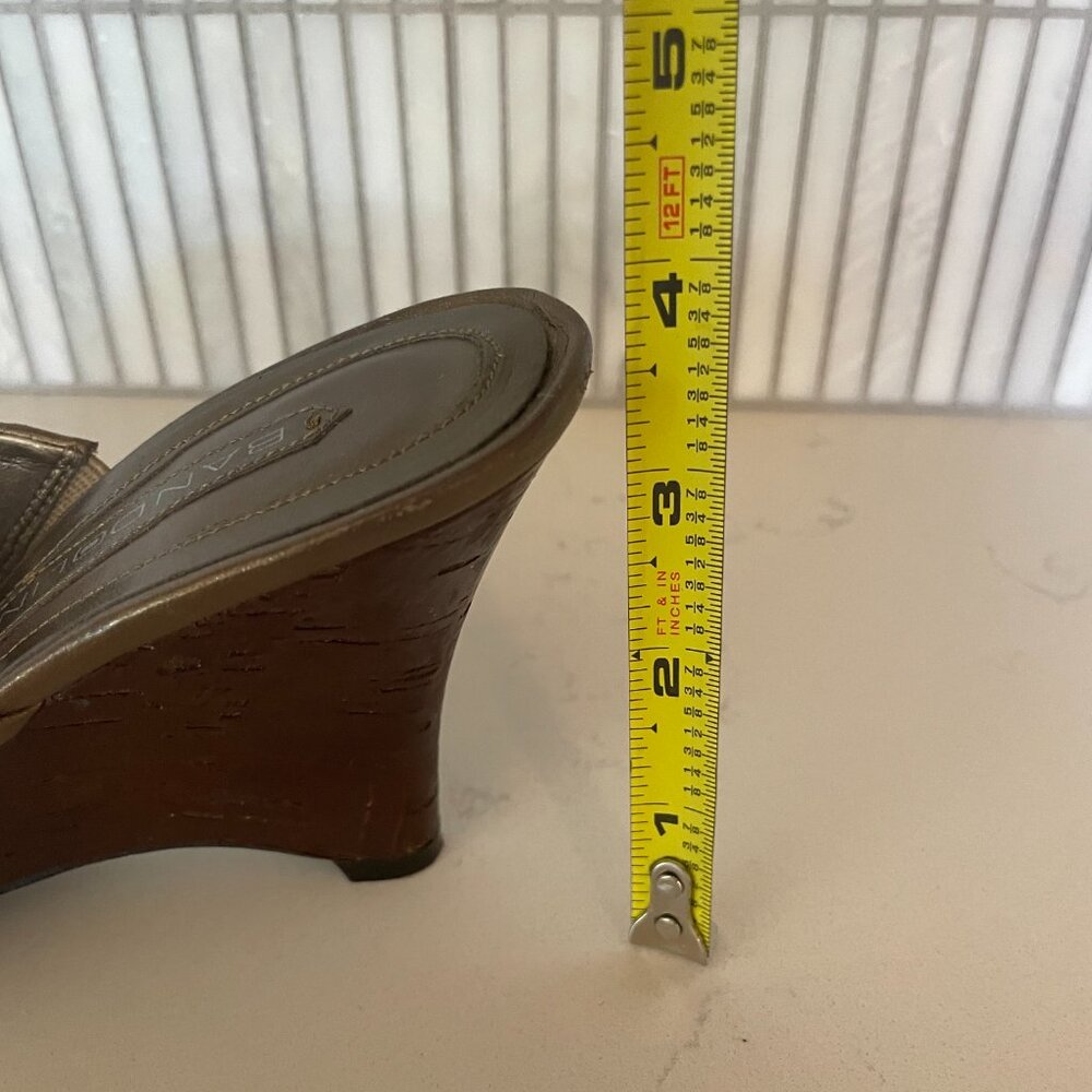 Bandolino Criss-Cross, Open Toe Wedge‎ Sandal, in Brown Leather, No Back, 6.5 - Picture 6 of 9